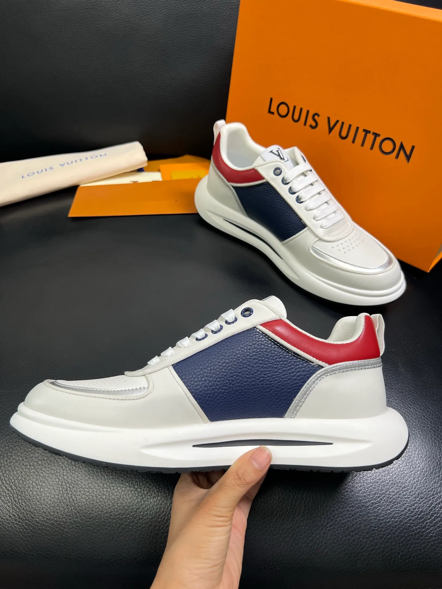 Men's shoes💰800 Lv 🔍Top purchasing agent🇮🇹 Louis Vuitton, the sports sneaker counter is synchronized, the uppers are imported from Italy, high-quality splicing colorful and complex crafts, the imported mesh padding is soft and comfortable, soles: original soles specially provided by the original factory, T men's men's shoes 💰U exclusive movable molded soles are super comfortable, original factory and single goods, 🔍🔍high quality, you can enter and exit the counter at will, welcome to compare, code number 38-44 (customized 45) 85871